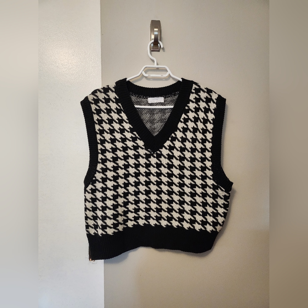 OAK + FORT Houndstooth Sweater Vest (SIZE: S, COLOUR: Black and White)
